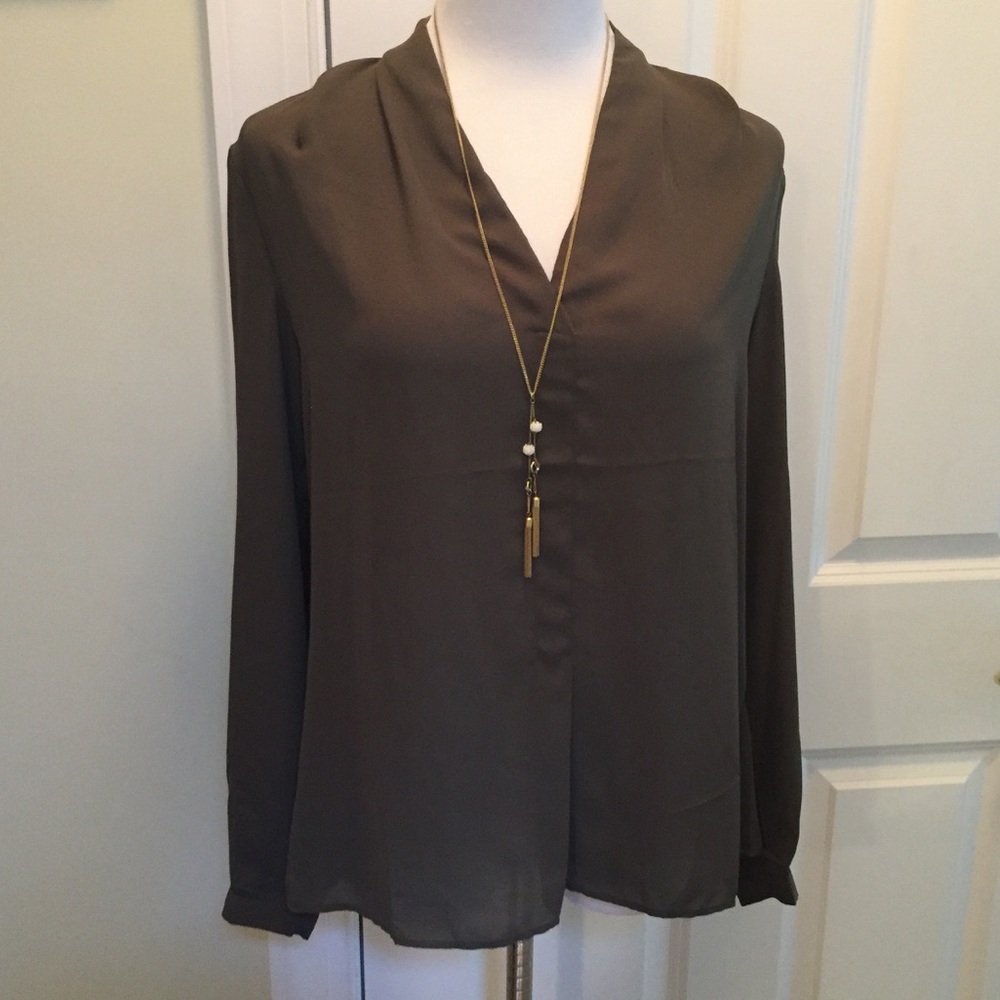Rose & Olive deep olive v-neck tunic/blouse